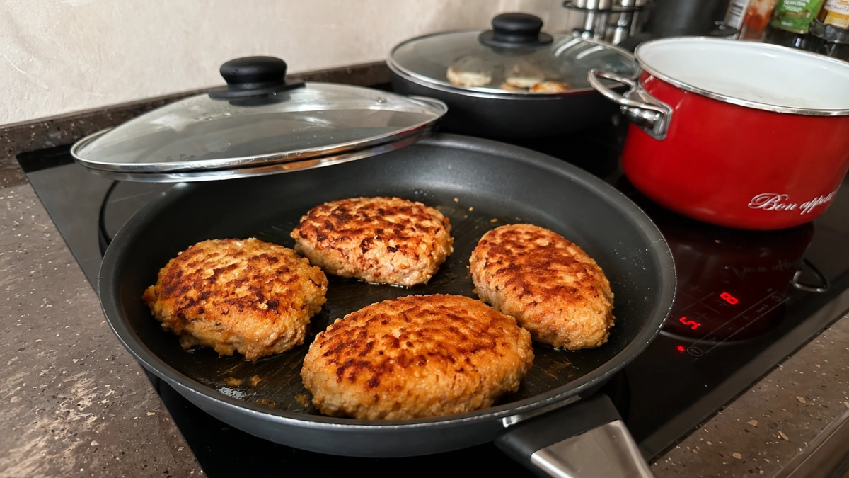 Хлеб в фарш - это колхоз: жарю котлеты по Ивлеву - мясистые, сочные, без водянистой жижи