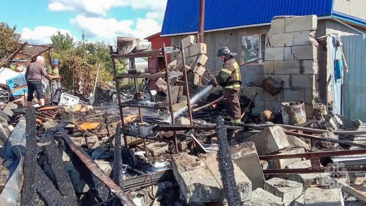 В курганском СНТ взрыв газового баллона стал причиной пожара