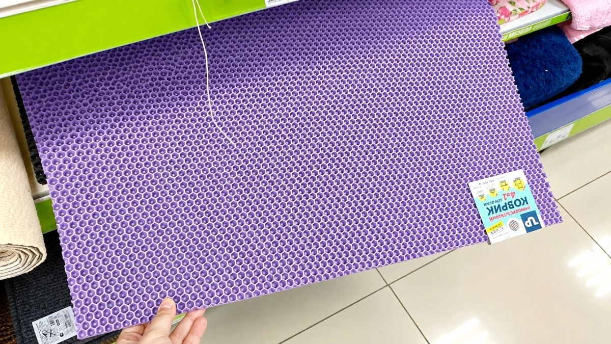 Думала, обычные коврики из Fix Price — а теперь скупаю пачками: один лист режу, второй сворачиваю — применение есть в каждой комнате