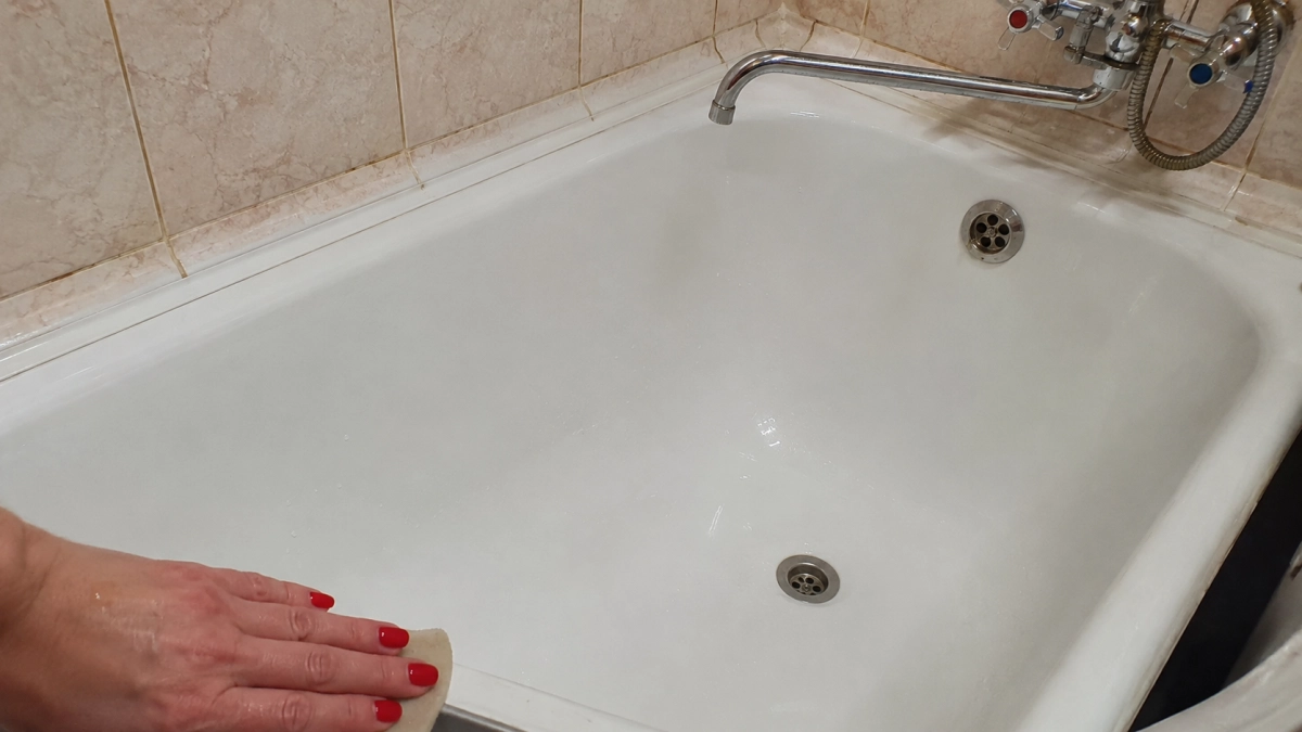 50 г — и ванна светится в темноте от чистоты: ни ржавчины, ни налета — классный лайфхак без химии