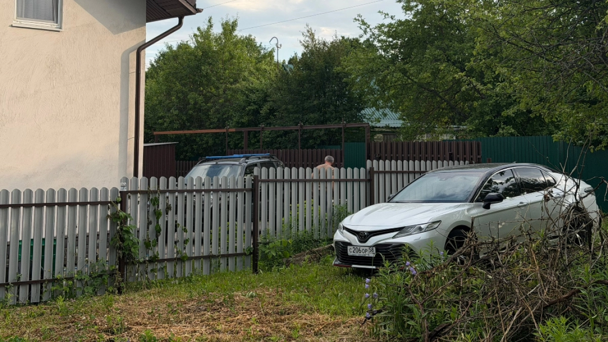 Курганские судебные приставы помогли разрешить конфликт соседей, причиной которого стал забор