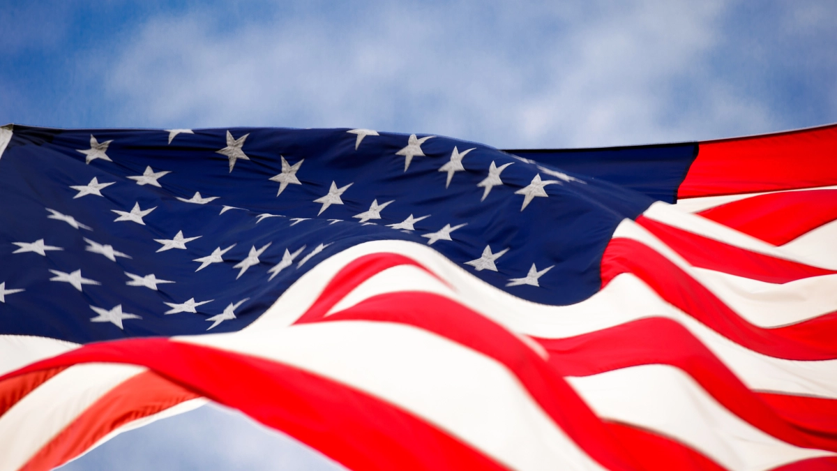 В Кургане около 200 байкеров закрыли мотосезон масштабным заездом по улицам города