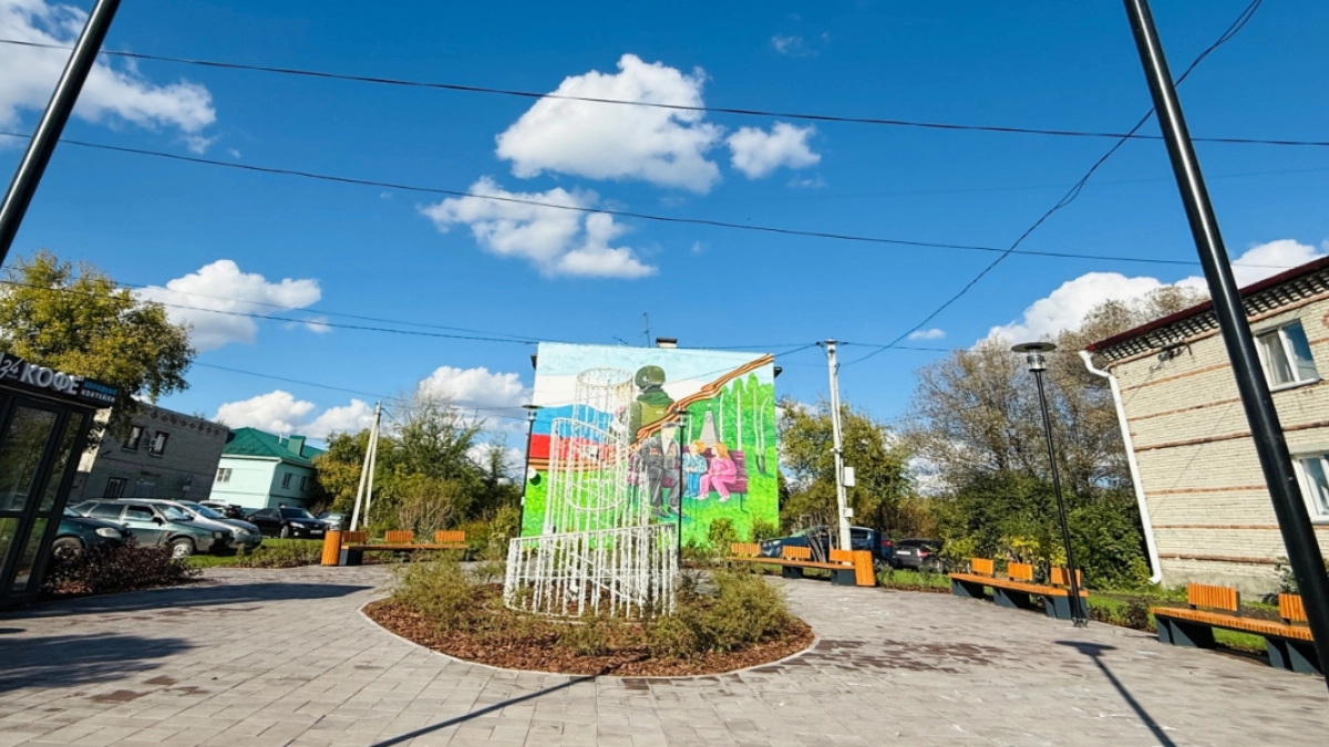 В Кетово продолжается обновление сквера и строительство скейт-парка
