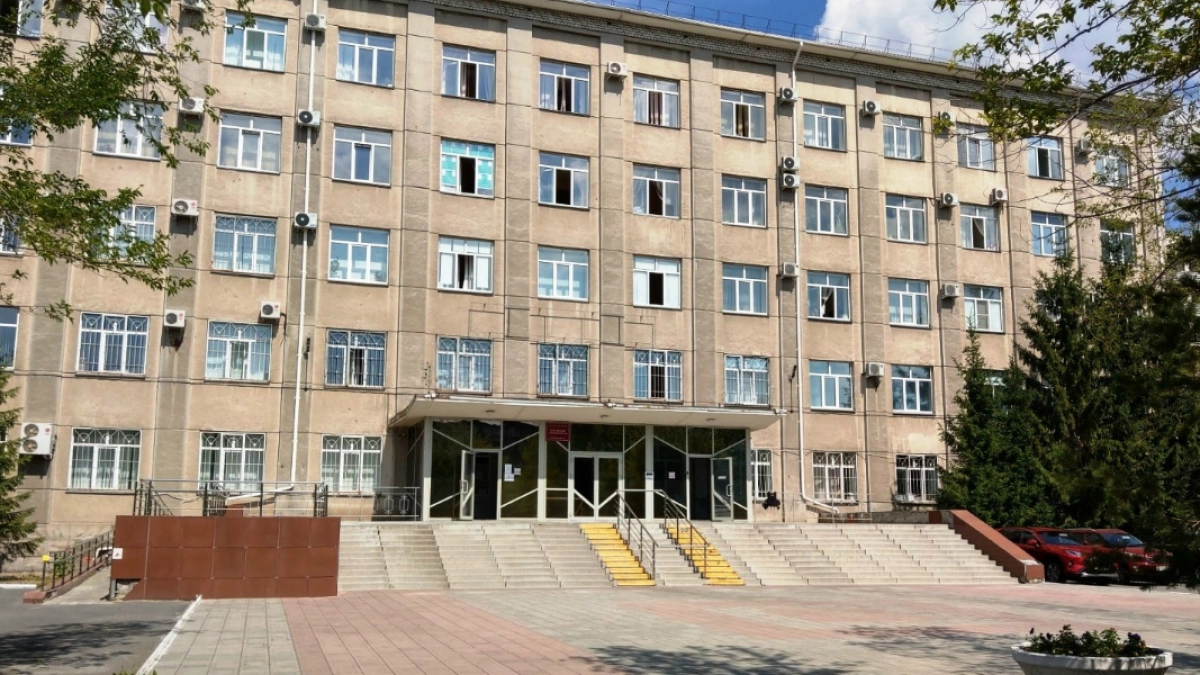 Жительница Кургана предстала перед судом за кражу денег и телефона у знакомого