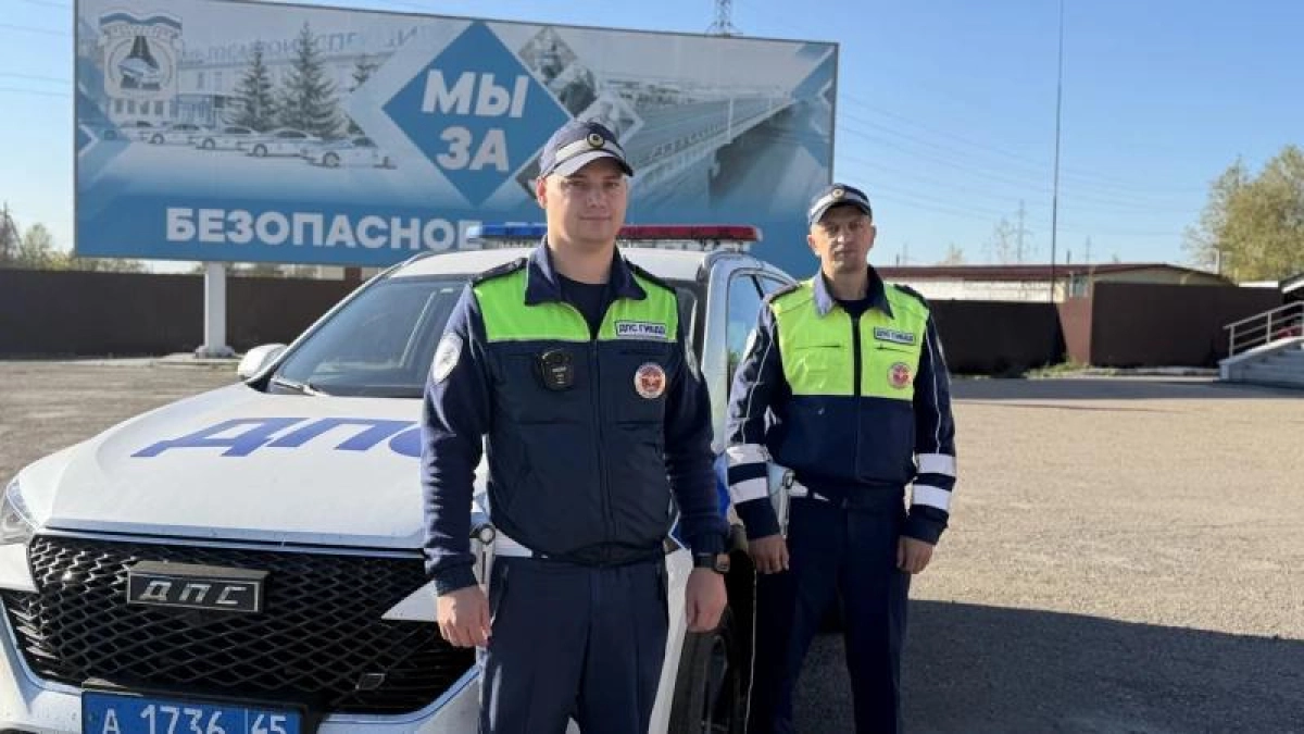 С мигалками до больницы: инспекторы ДПС помогли довезти пожилую куранку