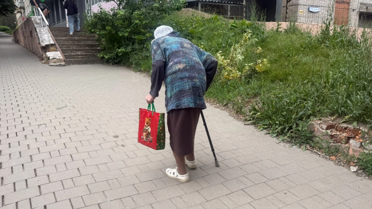 Курганские судебные приставы помогли пожилой женщине, едва не ставшей жертвой мошенников
