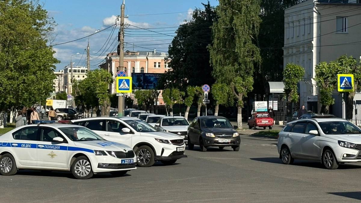 В Кургане юный водитель, пытавшийся скрыться от полиции, попал в ДТП