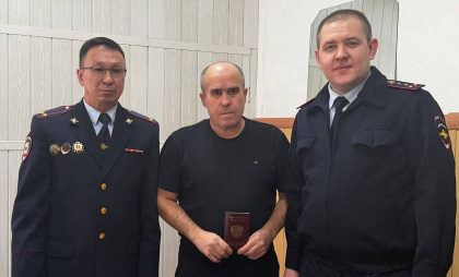 В Курганской области участник СВО из Казахстана получил российский паспорт