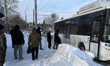 «Даже помыться не успеваем!»: водители автобусов Кургана жалуются на жуткий недосып и переутомление 