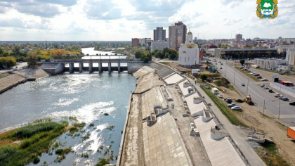 Юные курганцы угодили в ледяную воду на набережной Тобола 