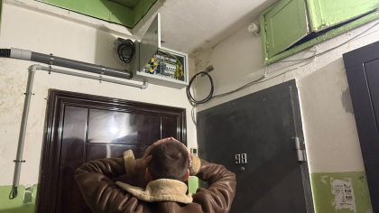 Жильцы общежития в Кургане пожаловались на протекающую крышу и угрозу замыкания